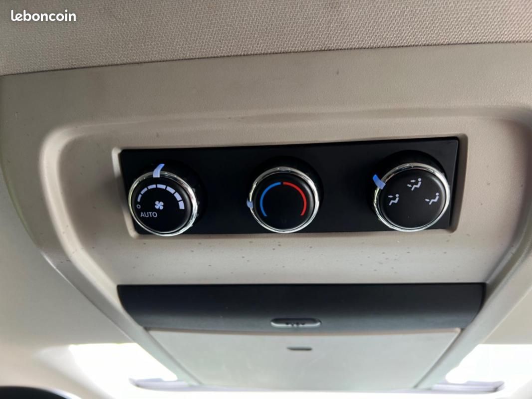 Fiat Freemont LOUNGE GPS 170 CH 4X4 BVA - HAYON ÉLECTRIQUE PACK SPORT TOIT OUVRANT (image 17)