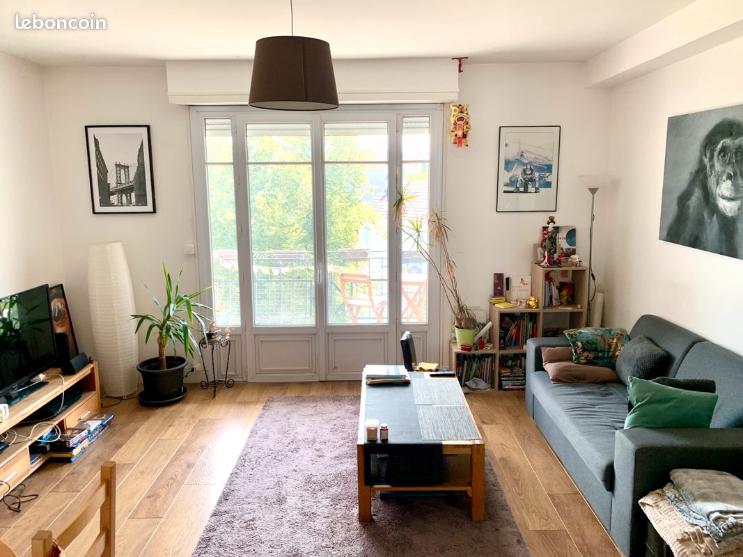 T4 agréable et lumineux avec terrasse et garage à Bizanos (image 1)