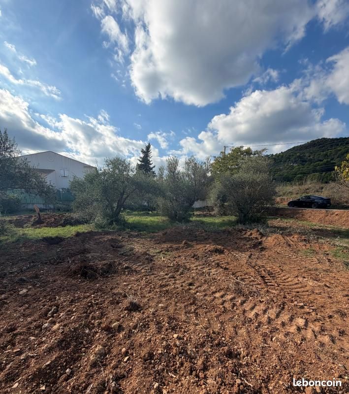 Terrain 700 m² · au Val · 128 000 €