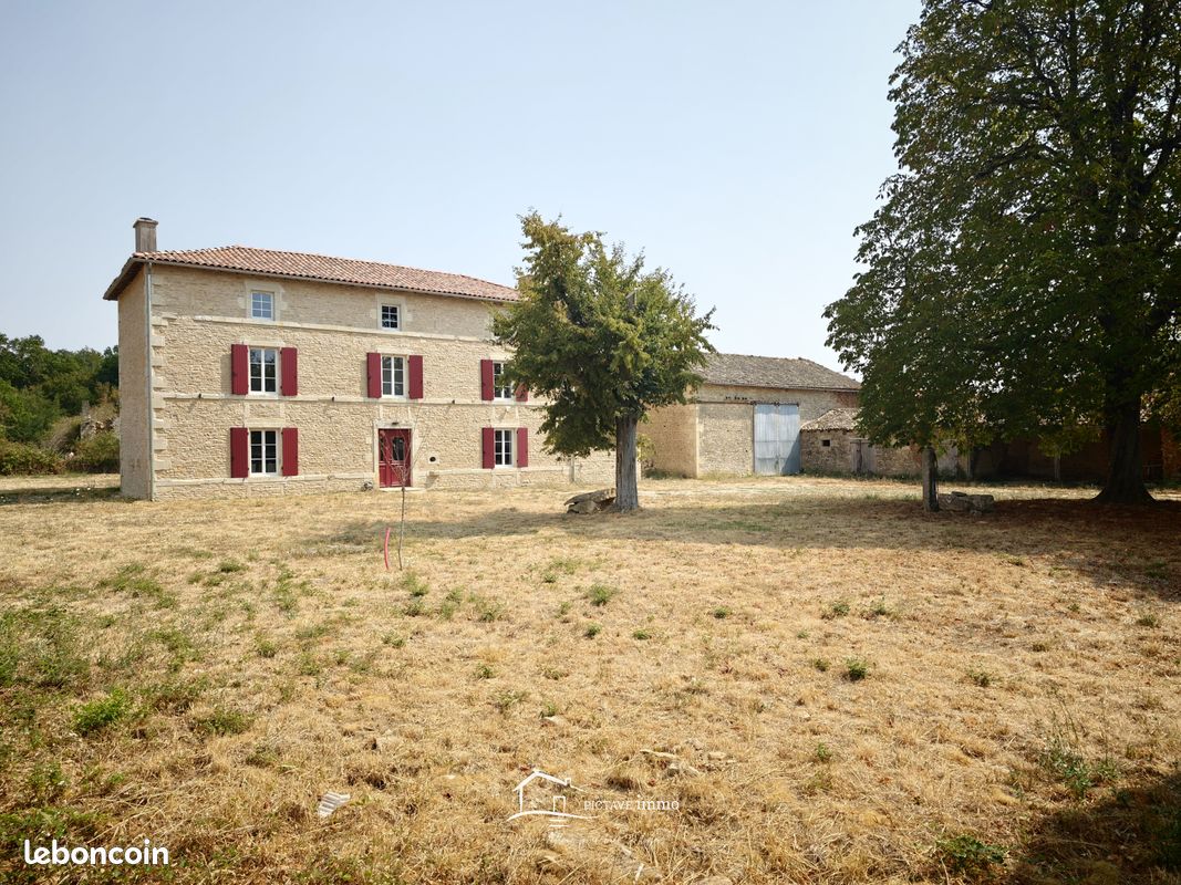 Maison 6 pièces 250 m² · à Lezay · 250 m² · 284 500 €