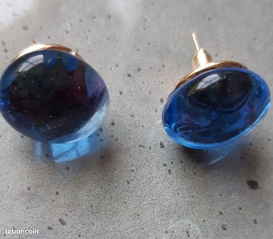Boucles d'oreilles cabochon verre bleu (image 1)