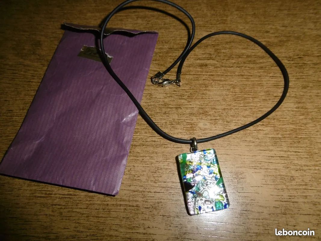 Collier sautoir neuf pendentif en verre (image 1)