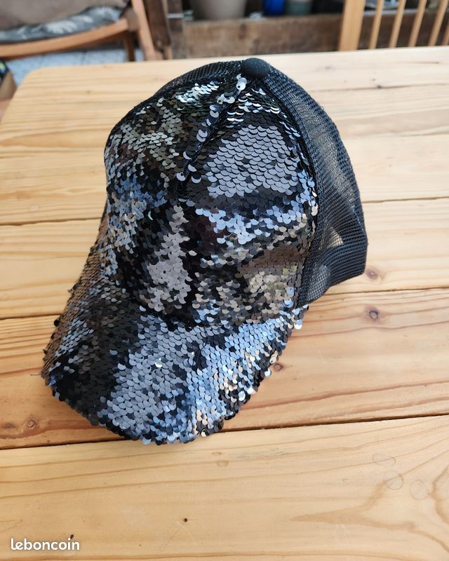 Casquette réglable avec sequins réversibles noir / argent (valeur 39.99) (image 2)