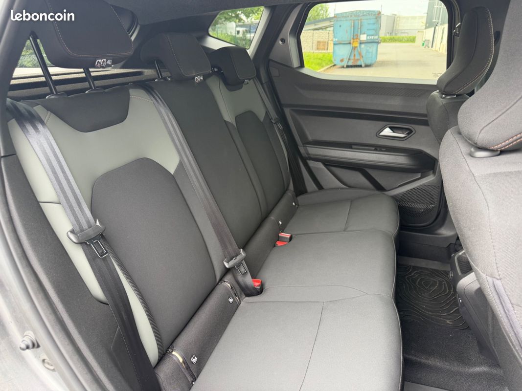 DACIA DUSTER TCe 141cv Hybride 4x2 EDC Extreme - Sièges Volant chauffants / CarPlay / Caméra 360 - (image 16)