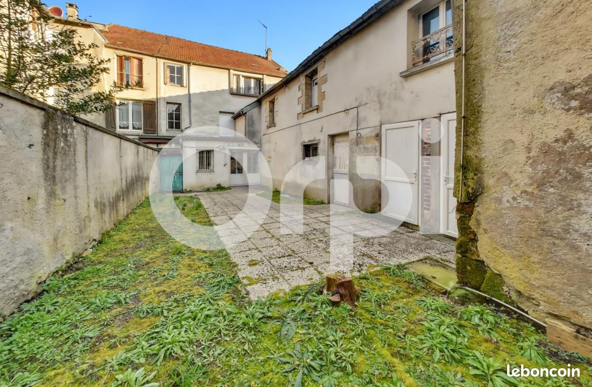 Immeuble 5 pièces 200 m² · à Nanteuil-le-Haudouin · 200 m² · 162 000 €