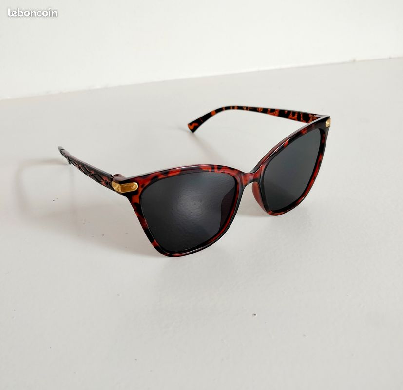 Lunettes de soleil noires papillon écailles chic femme UV400 (image 3)