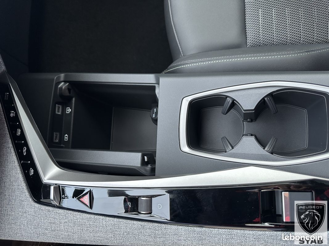 Peugeot 3008 III 1.2I HYBRID -145 BV E-DCS6 GT (image 18)