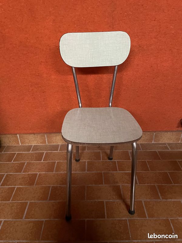 Année 60. Chaise formica vert d'eau plus tabouret formica assorti à la chaise (image 1)