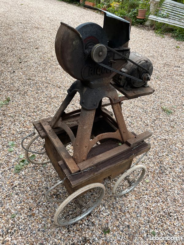 Meule à aiguiser ancienne Criquet à moteur (image 1)