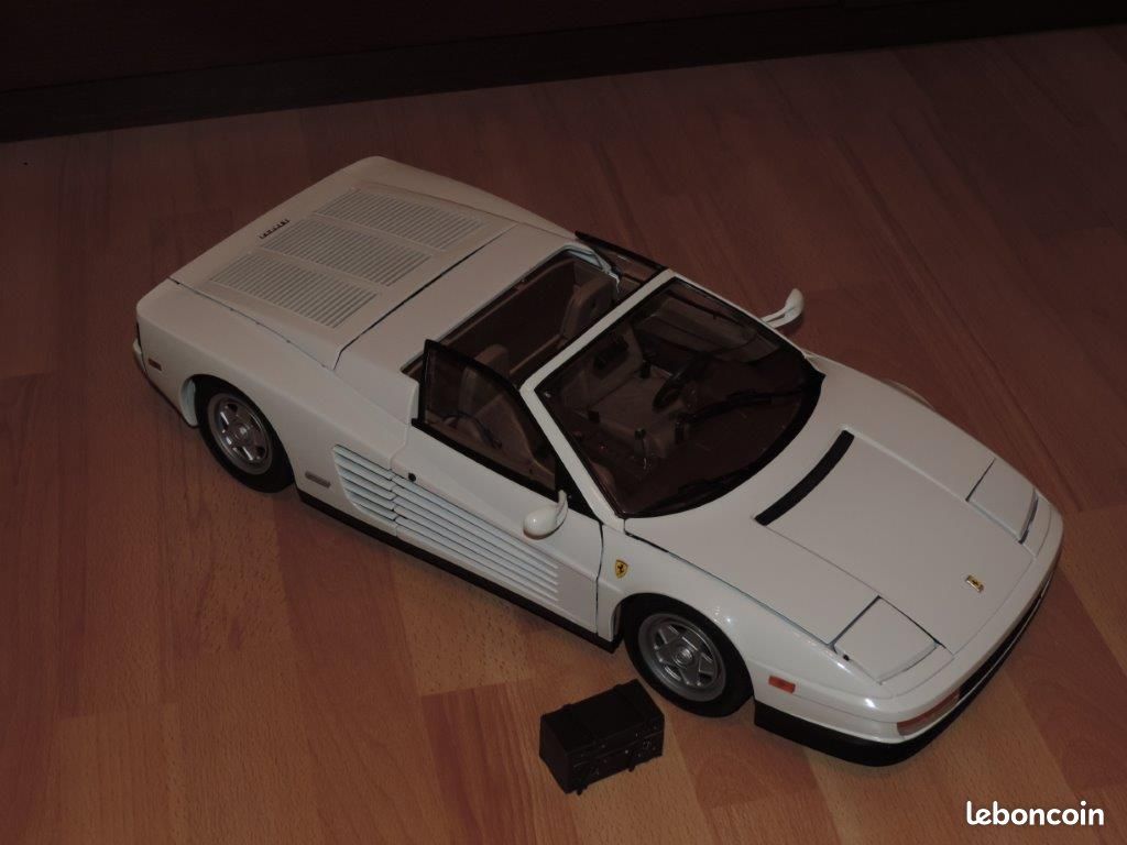 Pocher Ferrari Testarossa cabriolet 1/8 schaalmodellen (image 7)