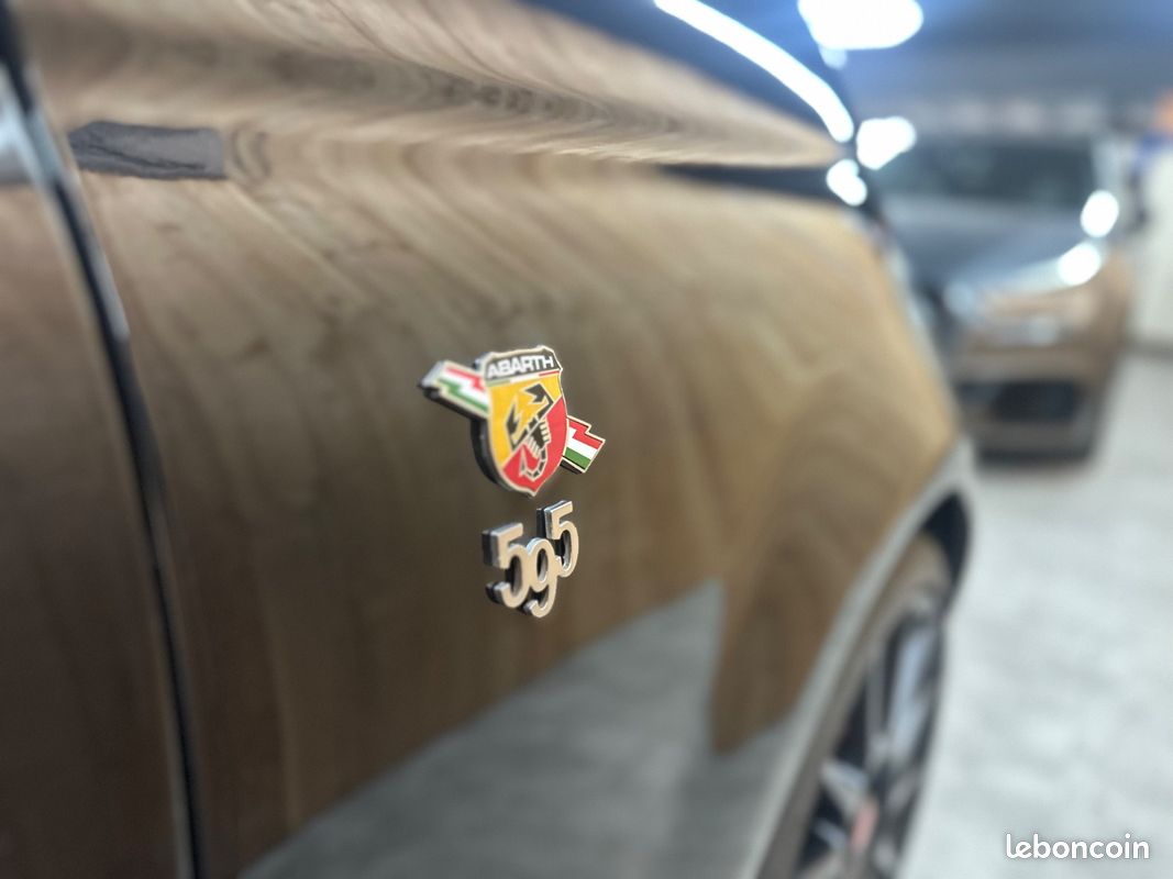 ABARTH 595 1.4 T-Jet 180 CH BVA Cabriolet Competizione Esseesse + ECHAPPEMENT AKRAPOVIC + PACK CARBONE + BEATS AUDIO + 1ERE MAIN + GARANTIE 12 MOIS (image 37)