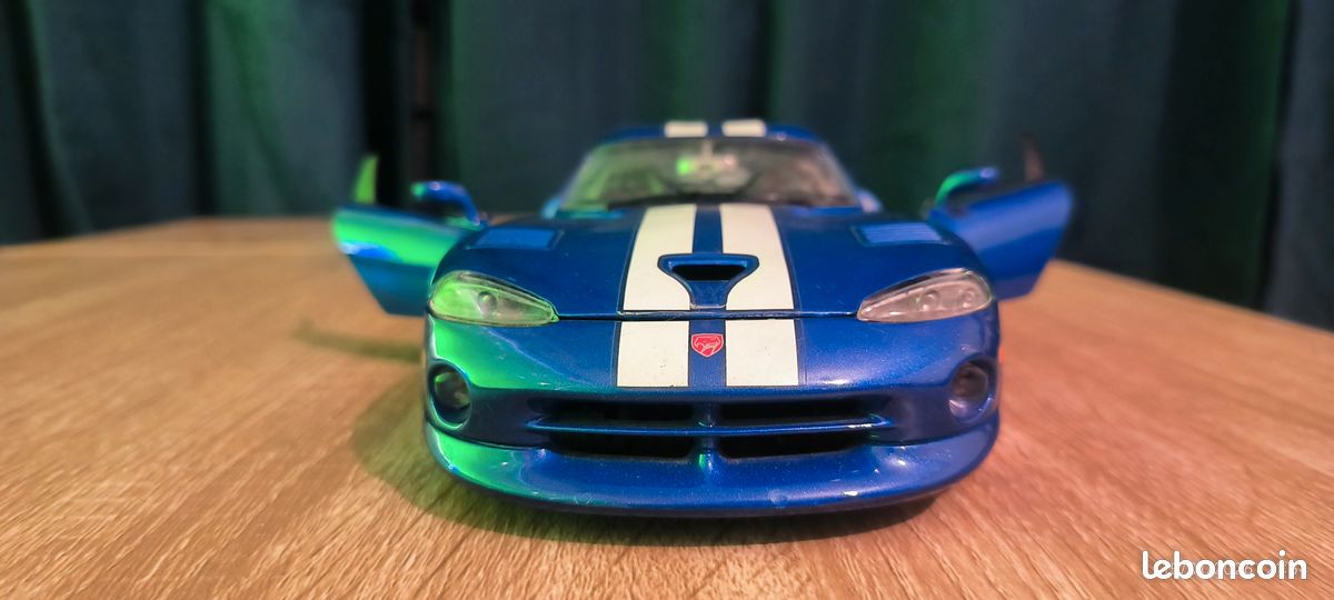 LJ981 BURAGO GOLD 62176 1/18 1 18 Voiture Dodge Viper GTS bleue bandes blanches | Achetez sur