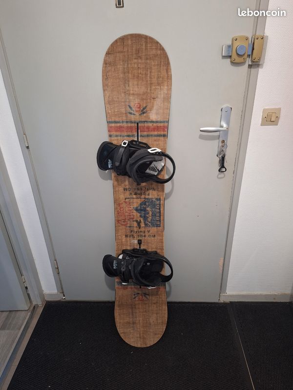 Snowboard Burton Custom Twin 2015 - Sport & Plein air Snowboard Burton Custom Twin 2015 - Sport & Plein air