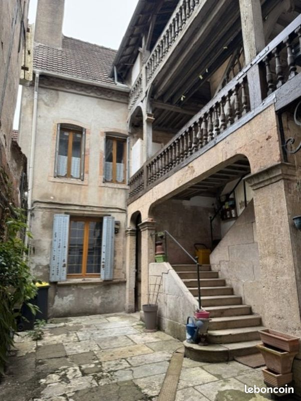 Immeuble 5 pièces 250 m² · à Auxonne · 250 m² · 125 000 €