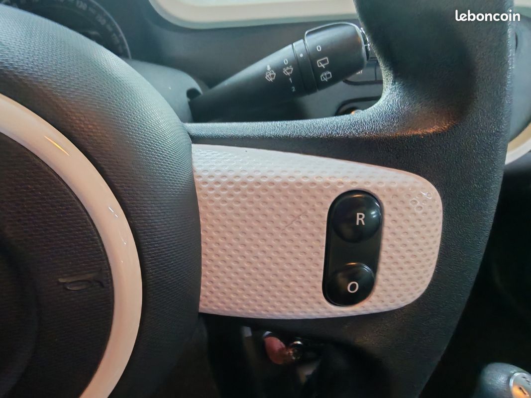 RENAULT TWINGO III 1.0 SCe 70 eco2 Stop Start Zen (image 24)