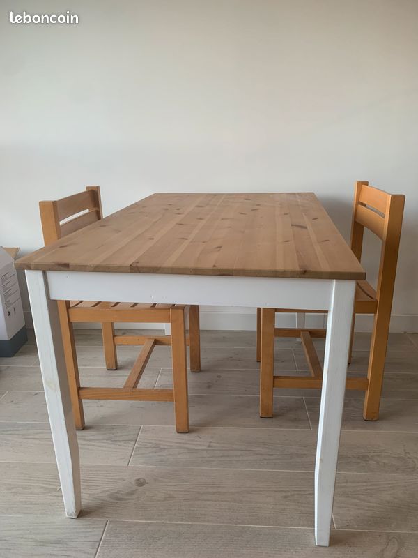 Table et 2 chaises en bois (image 1)