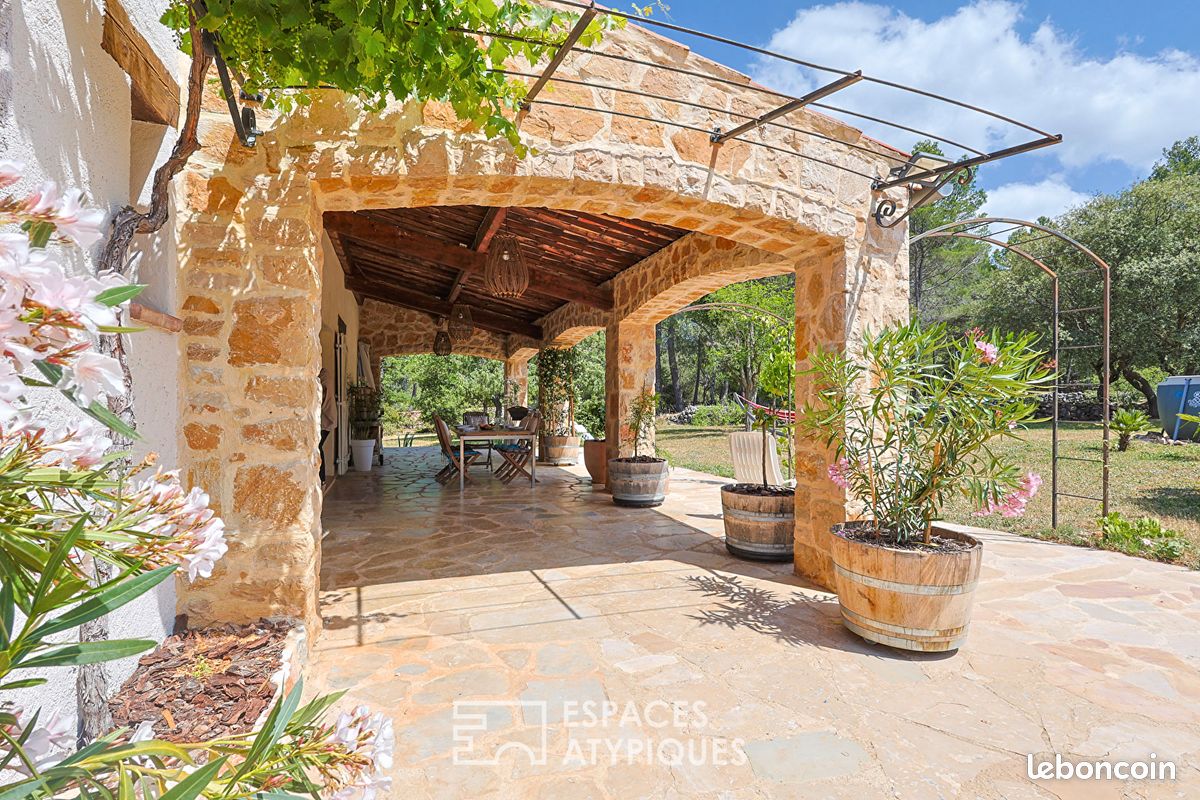 Maison 7 pièces 196 m² · à Aups · 196 m² · 719 000 €