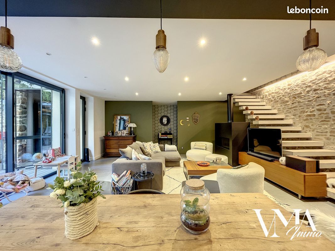 Maison 7 pièces 212 m² · à Lissieu · 212 m² · 629 000 €