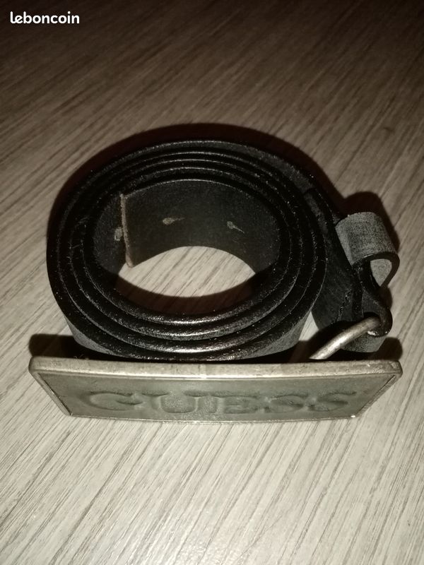 Ceinture GUESS en bon état (image 1)