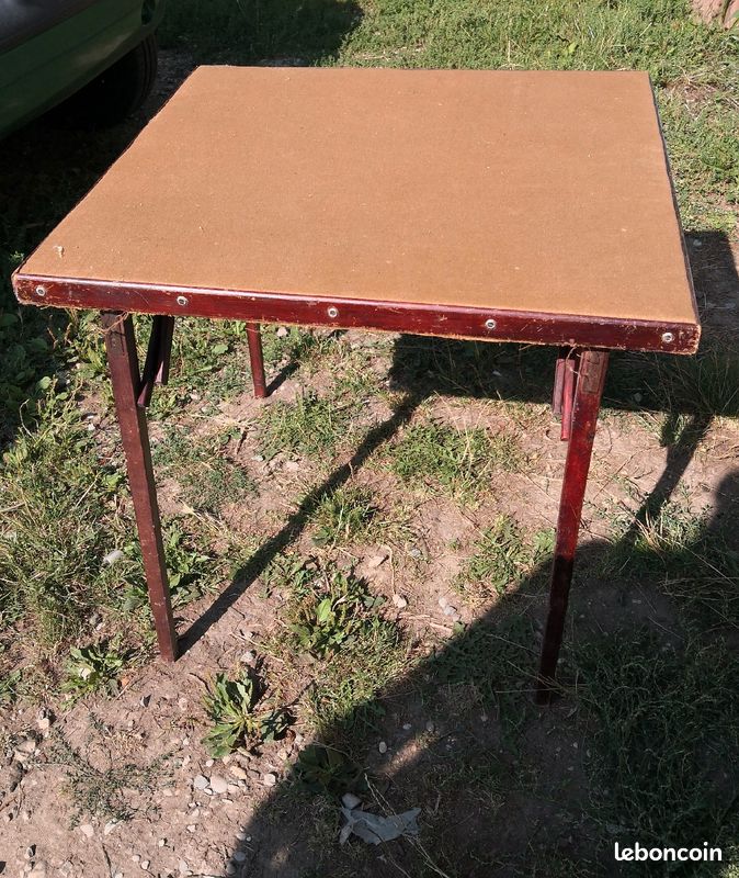 Table de jeu ancienne (image 1)