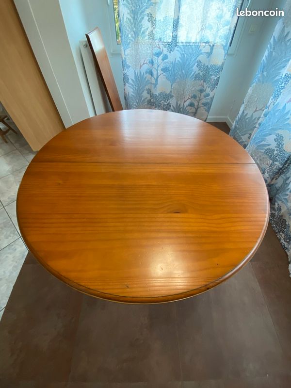 Table en bois (image 1)
