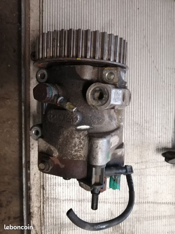 Pompe injection renault clio 2 1.5 dci 65 ch annee 2005 (image 1)