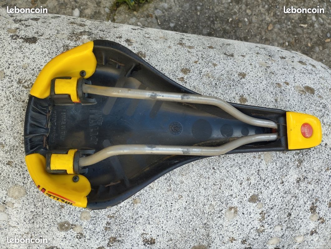 Selle De Vélo Vintage SILPA Italie Années 70 - Vinyl Vert Et Blanc Neuf Avec 3 Petits Trous