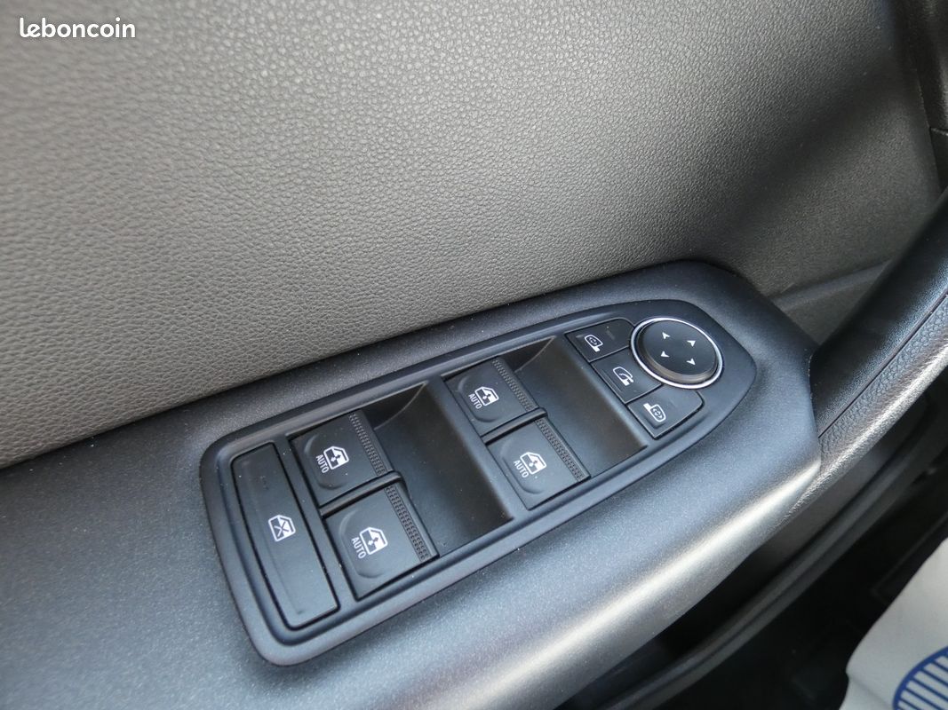 RENAULT CAPTUR TCe 90 Business (image 25)