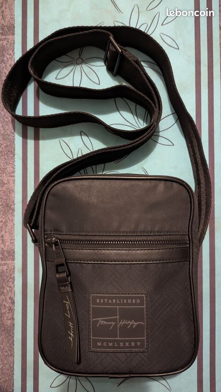 Sac Bandoulière (sacoche) Tommy Hilfiger Black (noir) Homme (image 1)