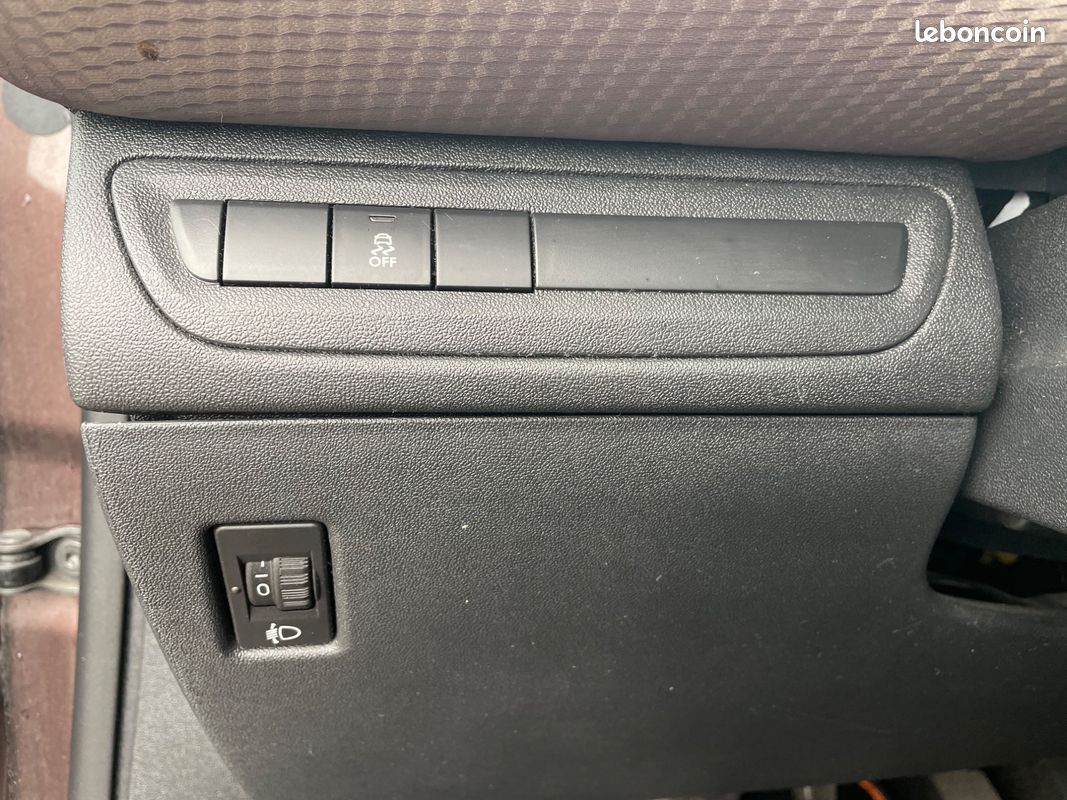 PEUGEOT 2008 1.2 80CV ACCESS (SUIVI COMPLEt) (image 16)