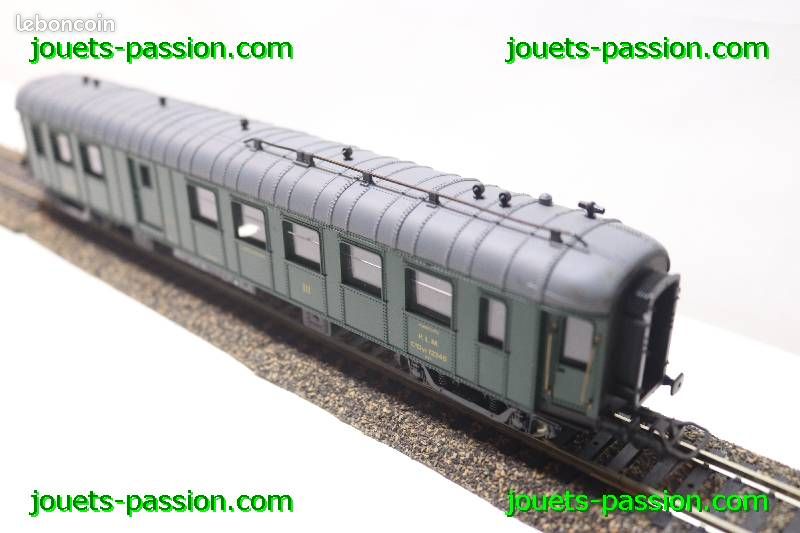 Voiture mixte 3eme classe/fourgon vert rivets apparents - Modélisme Voiture mixte 3eme classe/fourgon vert rivets apparents - Modélisme