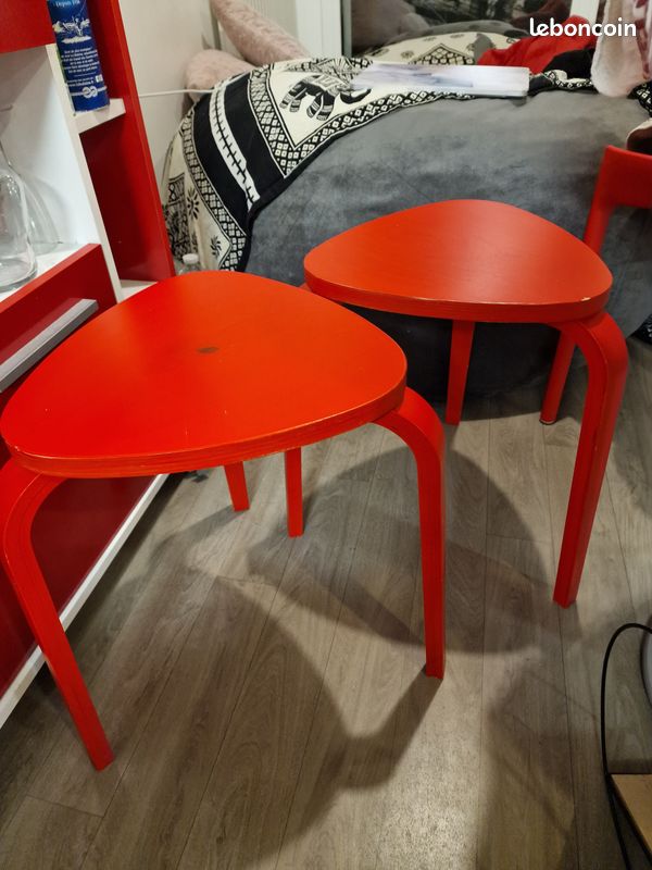 Tabouret rouge IKEA (image 1)