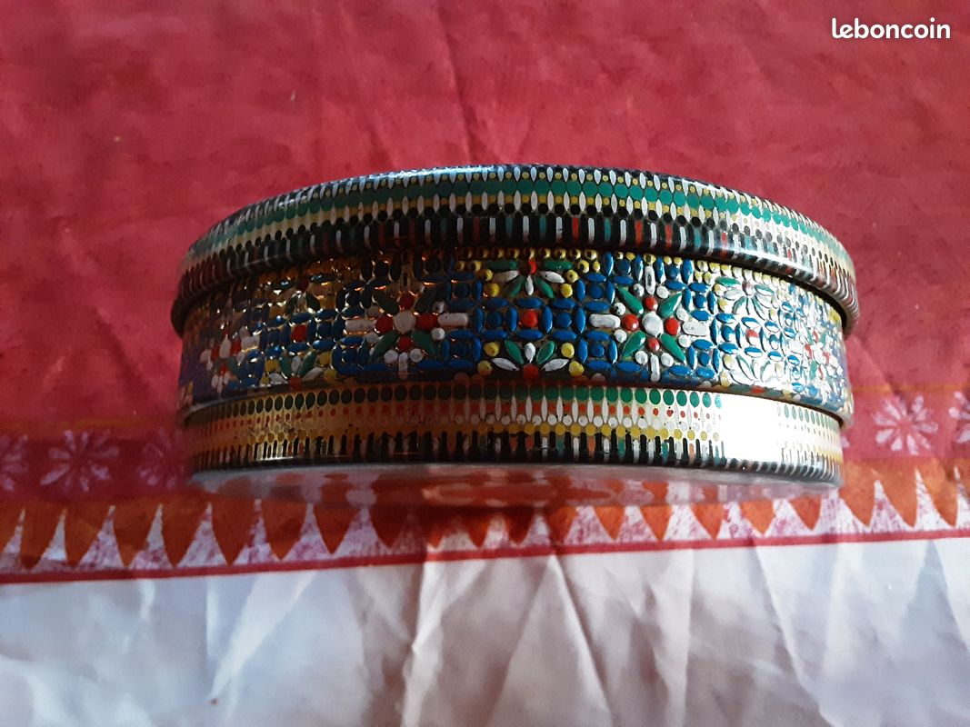 Boîte metal repoussé, perlée,vintage (image 2)