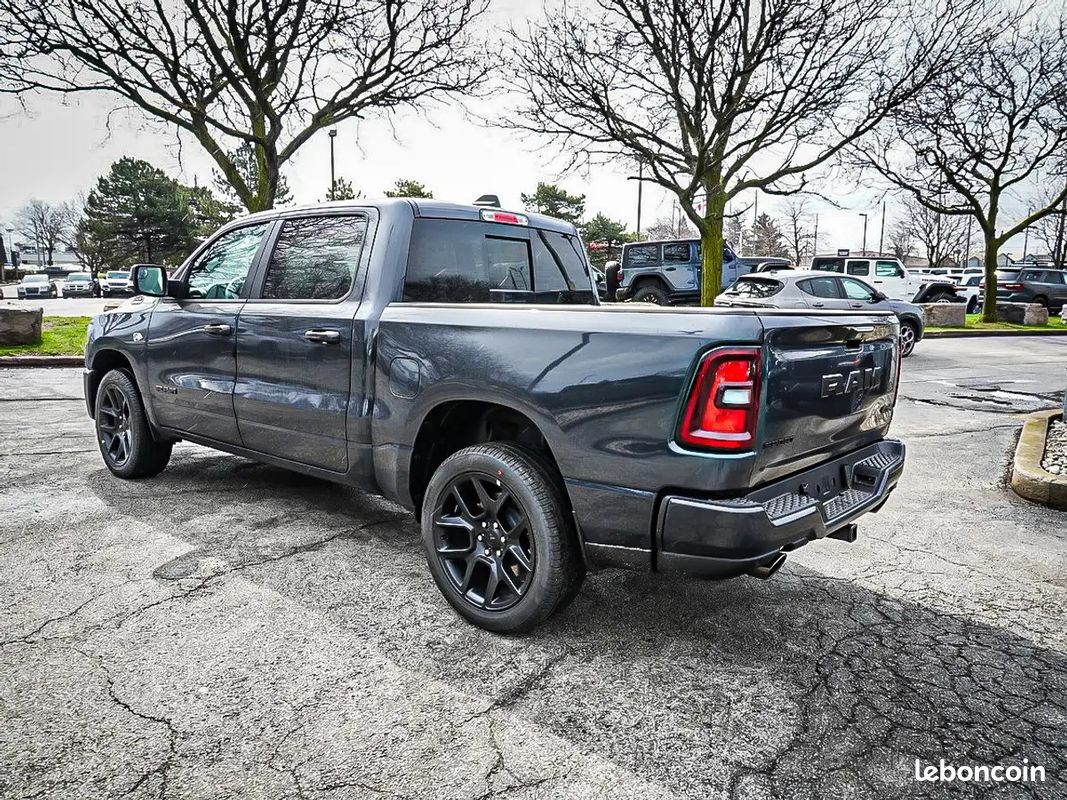 Dodge RAM 1500 Sport 5.7 HEMI V8 4x4 – Toit Pano – Forged Blue – NEUF 2026 - TVA (image 7)