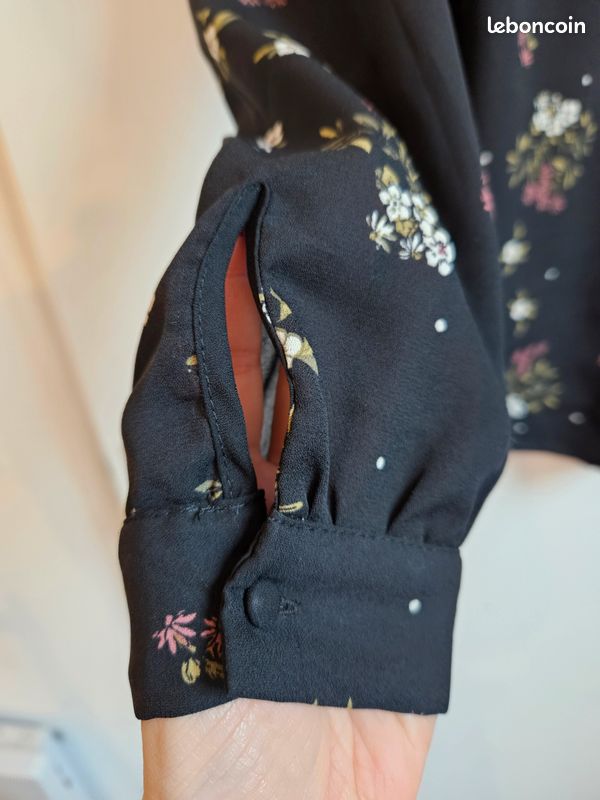 Blouse Femme Fluide à Fleurs Noires - Taille S/36 - Boutonnée - Occasion Très Bon état