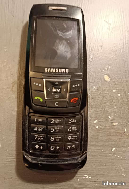 Telephone SAMSUNG SGH E 250 slider de couleur noir (image 4)