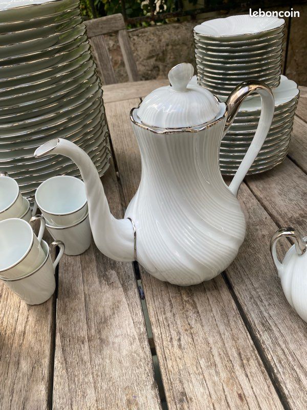 Service de table complet en porcelaine de Limoges L.E.C. R. Leclair – Modèle torsadé – 68 pièces – Blanc et filets argentés (image 12)