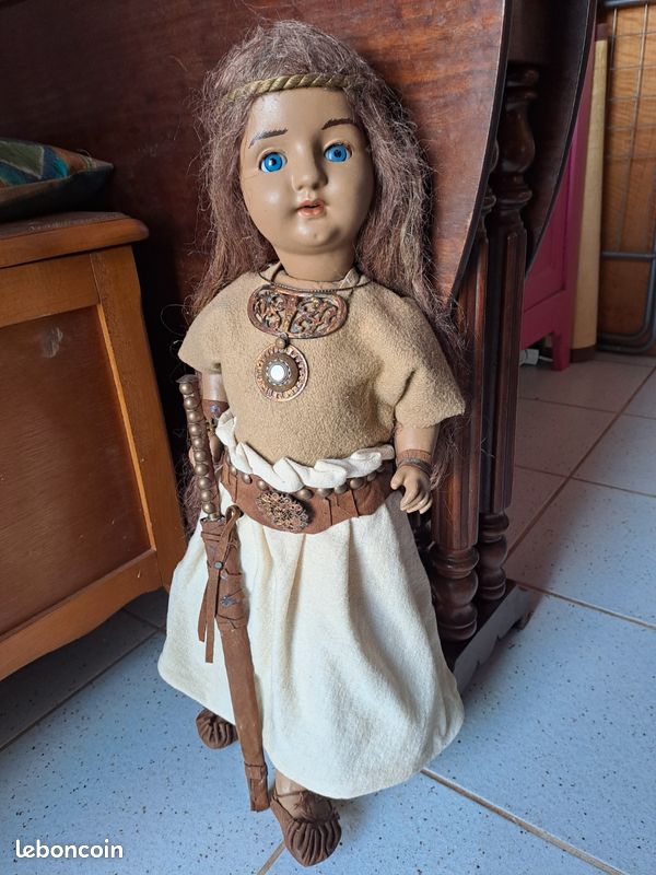 ANCIENNE POUPEE EN COMPOSITION DE 57 CM DITE MARCHEUSE A