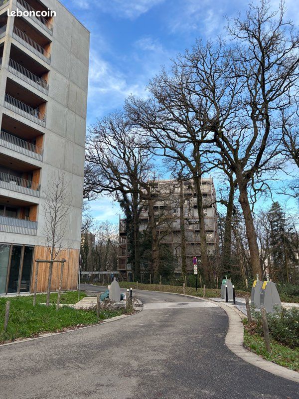 T2 meublé 53 m² – Terrasse 14 m² – Dernier étage – Parking – Saint-Herblain (image 2)
