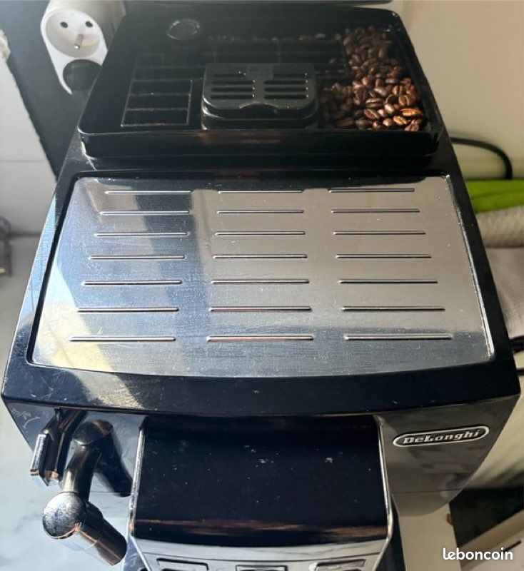 Machine à café à grains DeLonghi automatique – Très bon état (image 3)