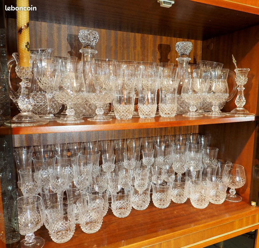 Lot complet Cristal D'Arques, 78 verres, bouteille, cruche, bougeoir, comme neuf (image 1)