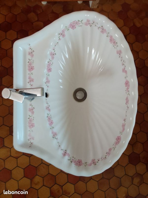 Lavabo en porcelaine (image 2)