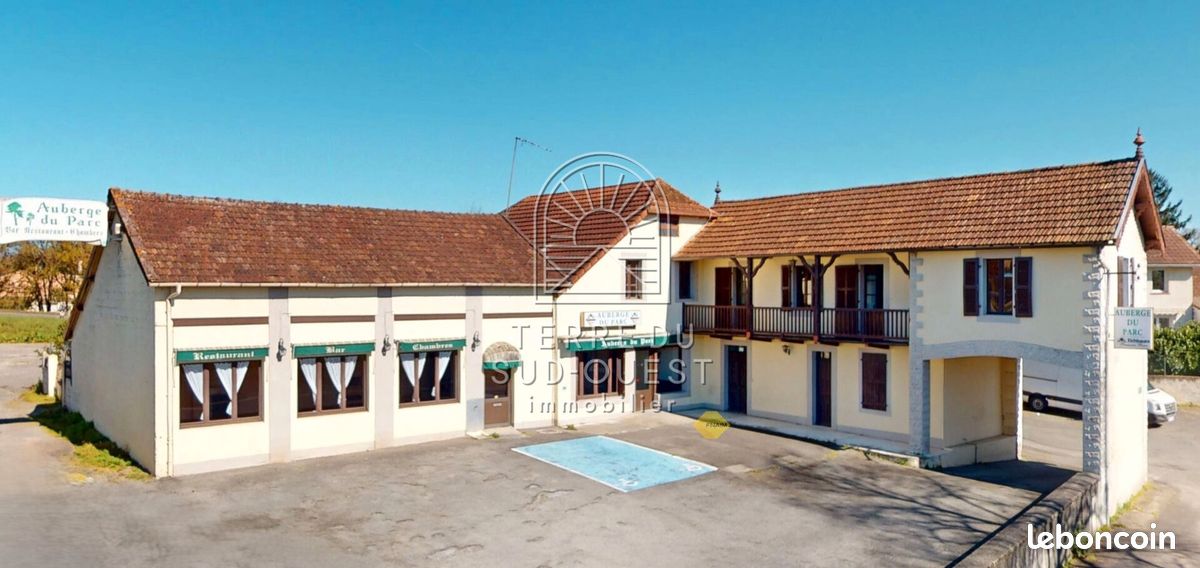 Immeuble 16 pièces 378 m² · à Artix · 378 m² · 220 000 €