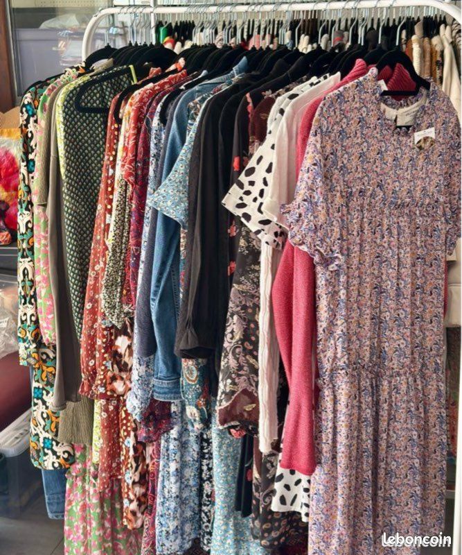 Lot De 15 Vêtements Femme – Tailles Diverses – Neufs Ou Très Bon état