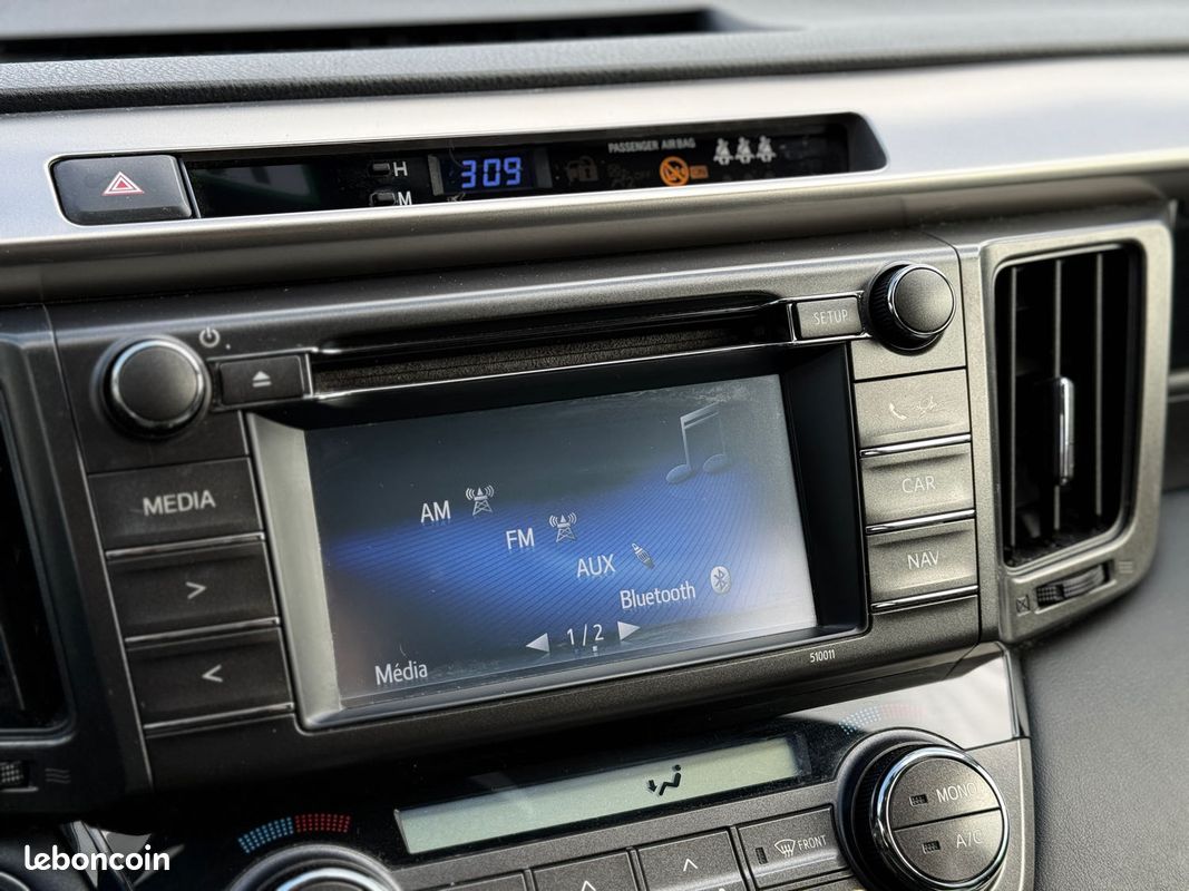 Toyota RAV4 2.0 D-4D 124ch Lounge – GPS – Caméra de recul – Chaîne – Révisé & Garantie 6 mois (image 20)