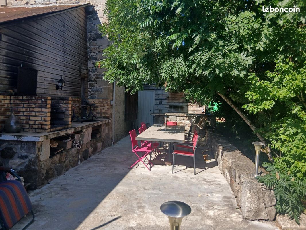 Maison 6 pièces 174 m² · à Lanobre · 174 m² · 153 700 €