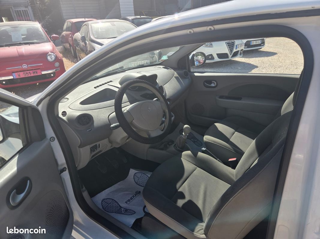 RENAULT TWINGO II 1.2 LEV 16v 75 eco2 Authentique (image 8)