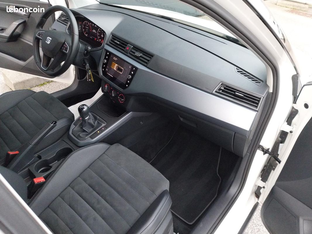 SEAT Arona 1.0 EcoTSI 95 ch Start/Stop BVM5 Urban (image 13)