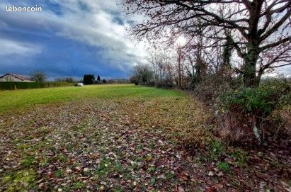 Terrains viabilisés · à Saint-Martial-le-Mont · 10 771 €