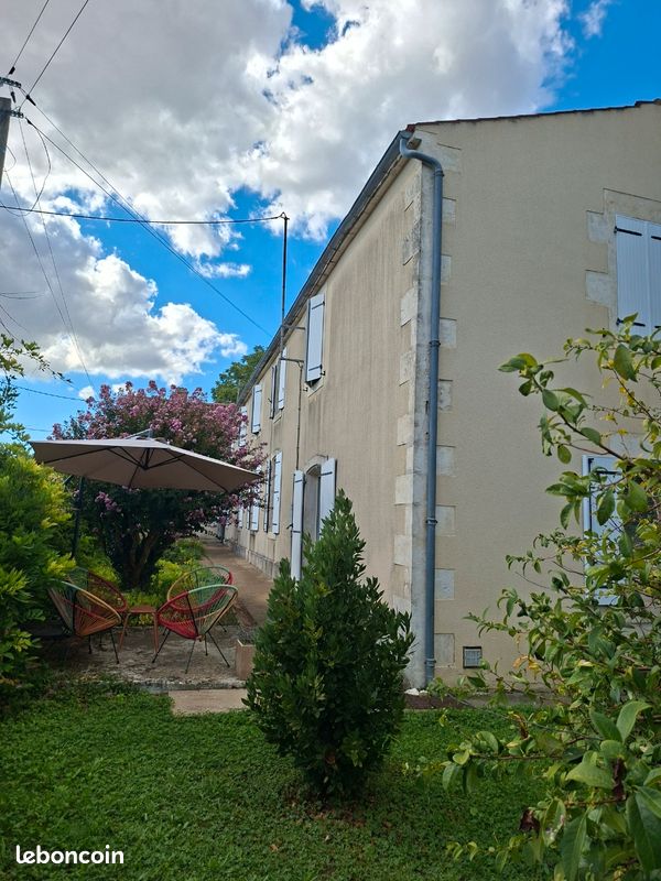 Maison 8 pièces 266 m² · à La Ronde · 266 m² · 298 000 €